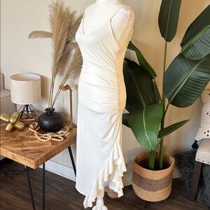 💃🏽🤍 NWT Ribbed Midi Ruffle Dress Sz M🤍💃🏽